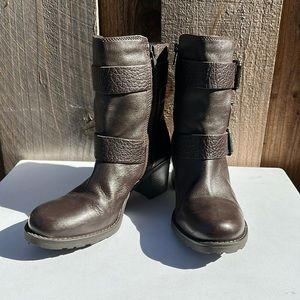 Clarks brown leather mid ankle boots in size 7